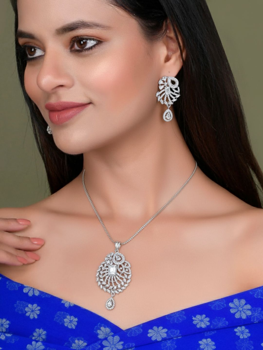 Savana Diamond Earing & Pendant Set