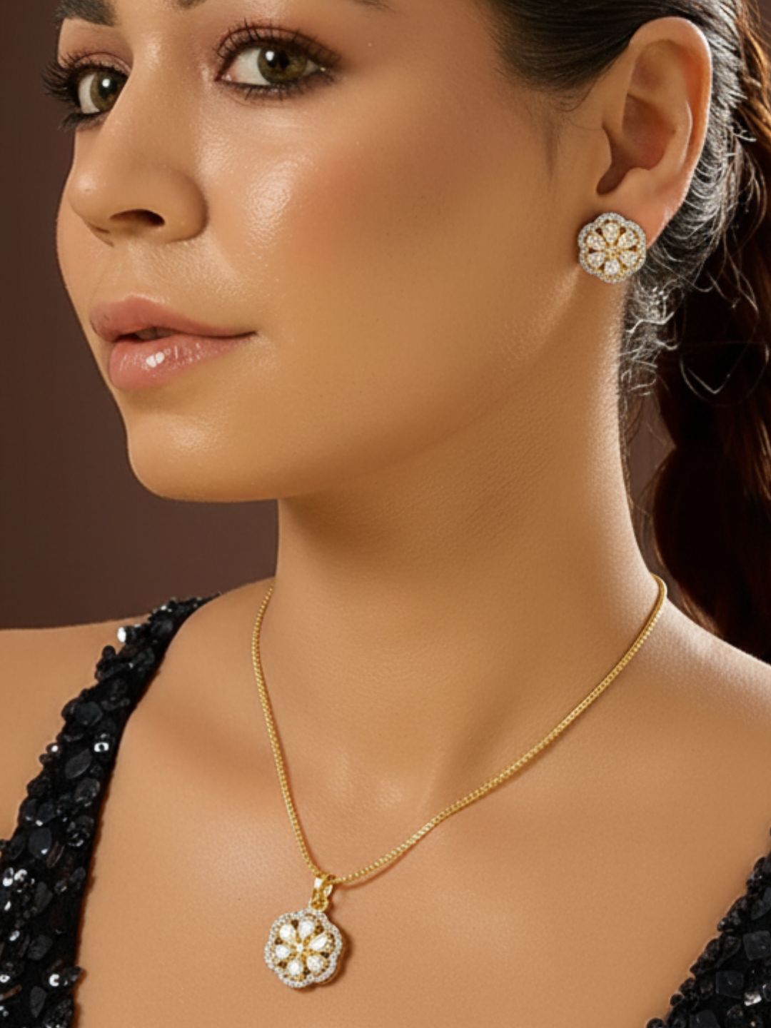 Antaara diaomond earing & pendant stud