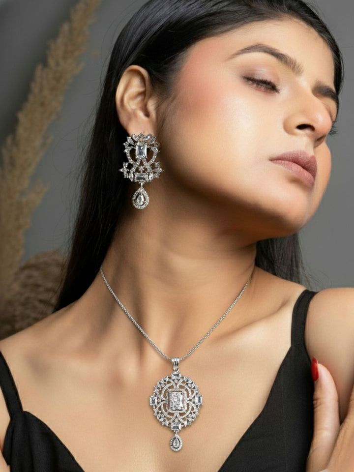 Savana Diamond Earing & Pendant Set