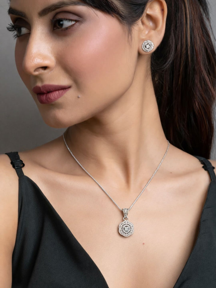 Alankrita Diamond earing & pendant stud