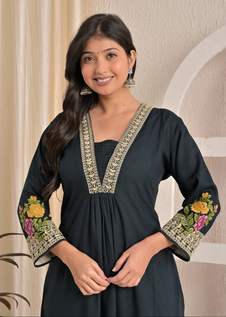 Chandri Casal Embroidered Kurta Pant Set