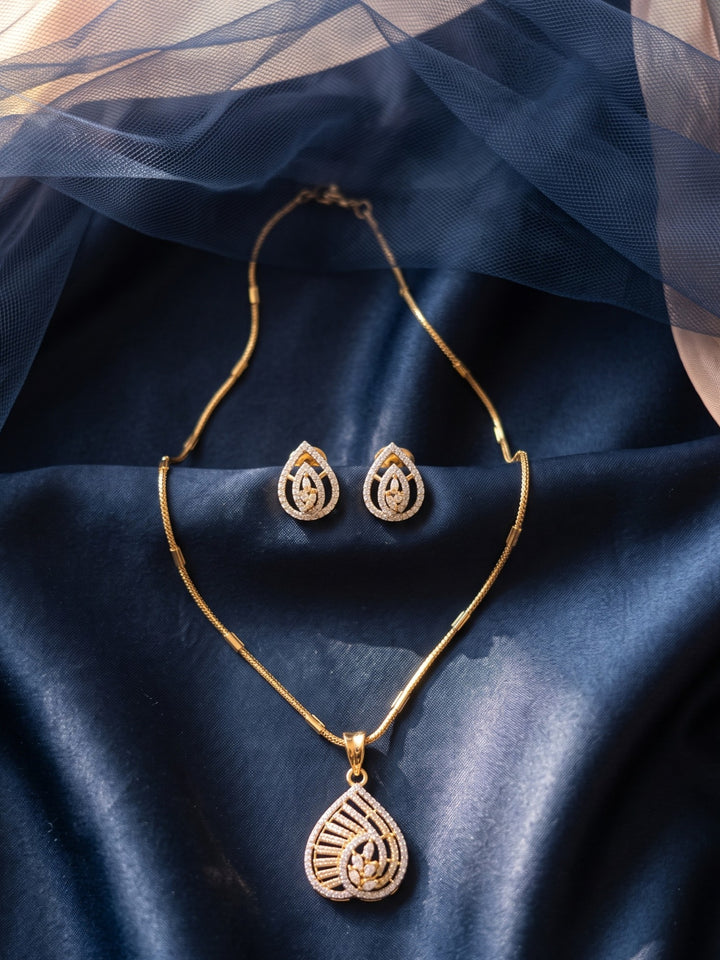 Zarika Feather Pendant Chain With Earring