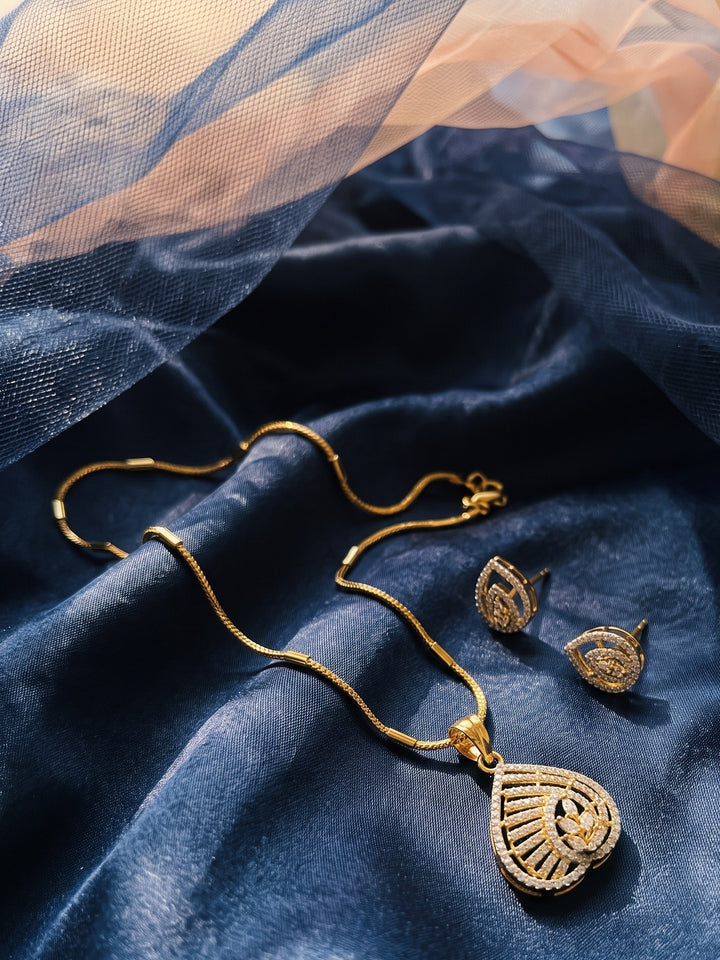 Zarika Feather Pendant Chain With Earring