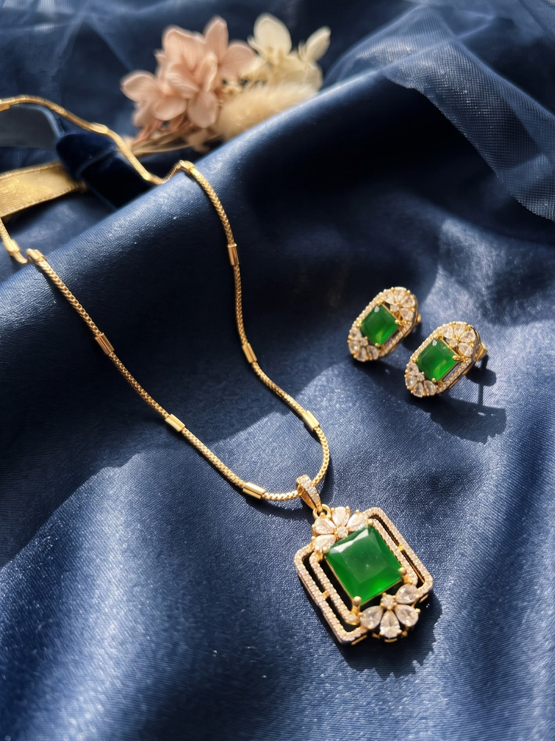 Zarika Emerald Green Pendant Chain With Earring
