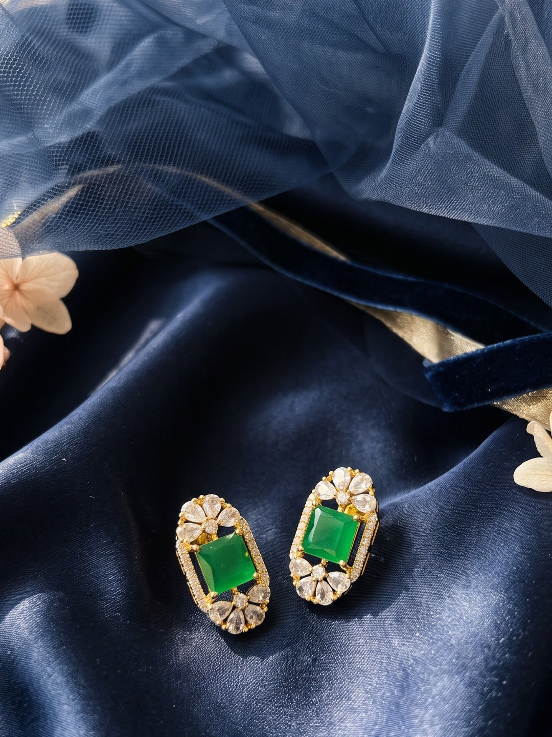 Zarika Emerald Green Pendant Chain With Earring