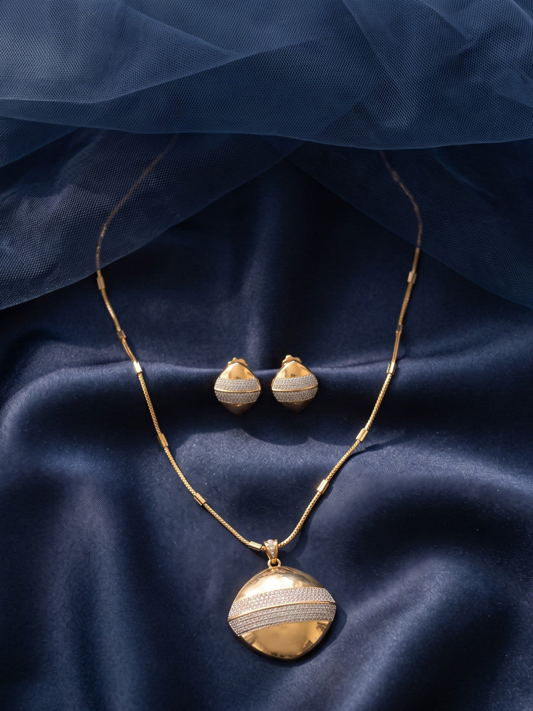 Zarika Pendant Chain With Earring