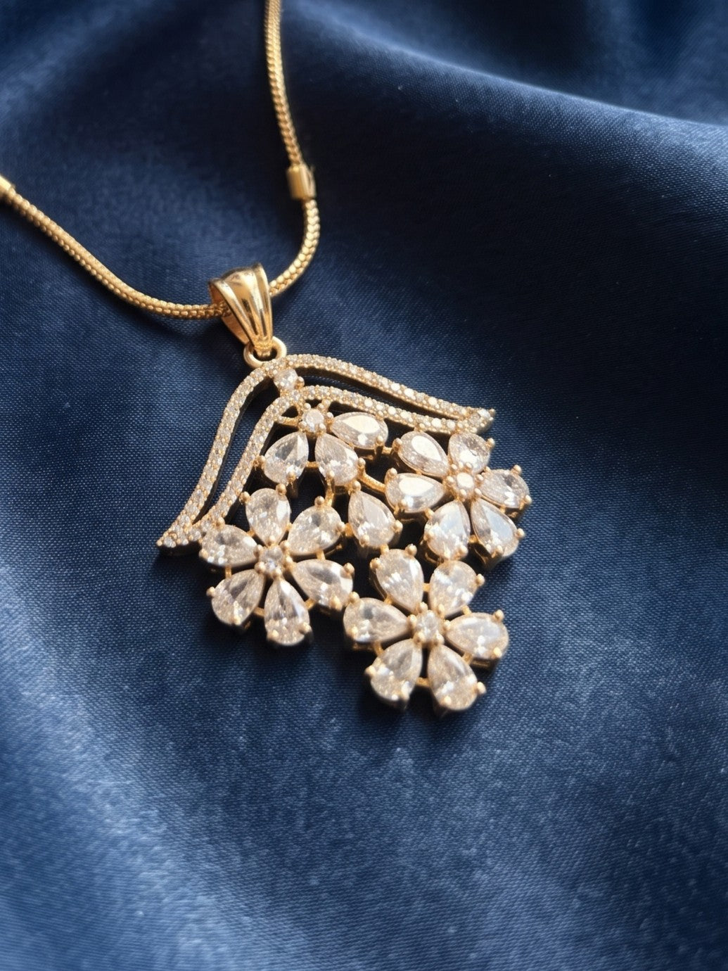 Zarika Floral Diamond Pendant Chain With Earring
