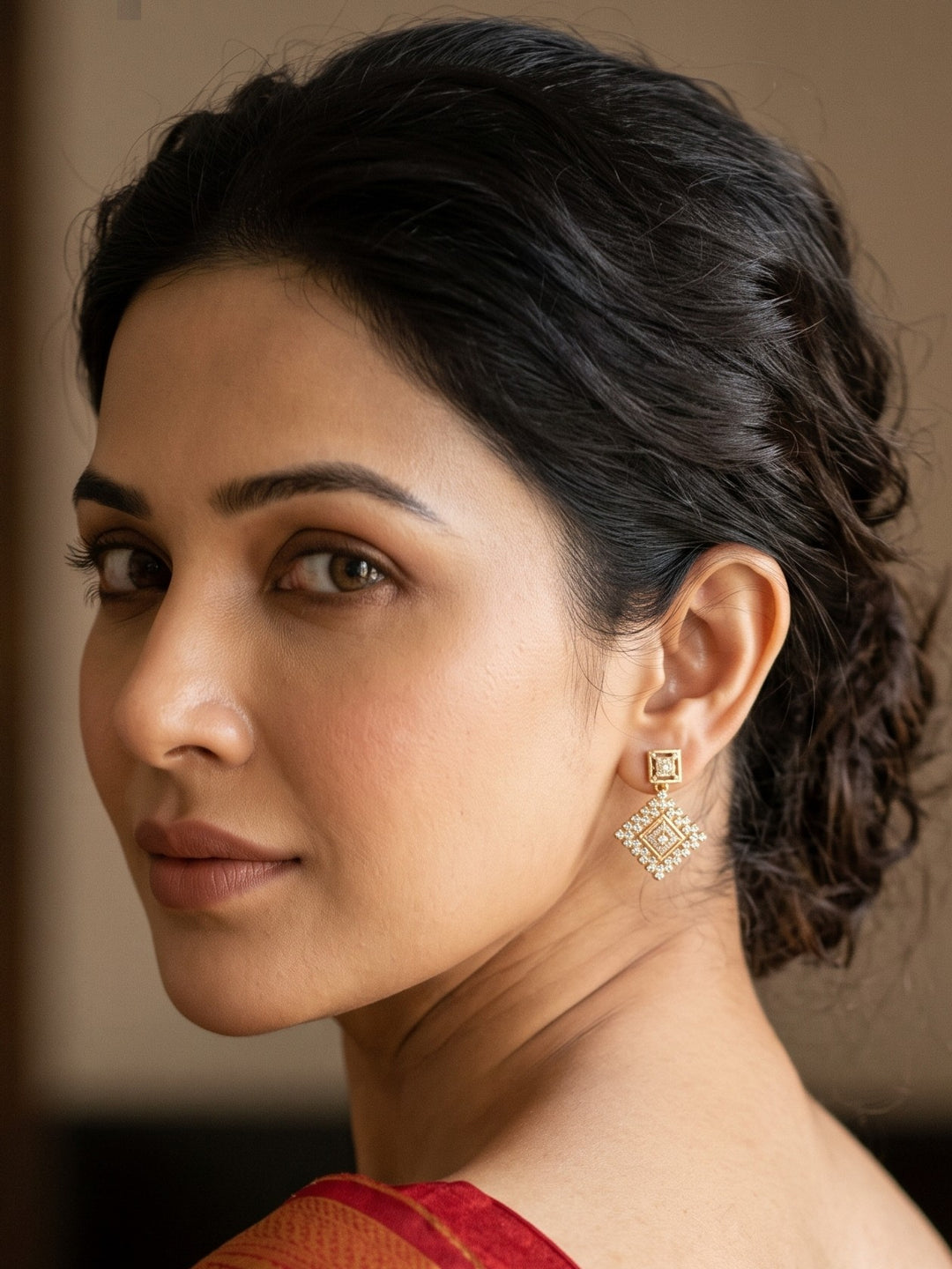 Zarika Geometric Diamond Pendant Chain With Earring