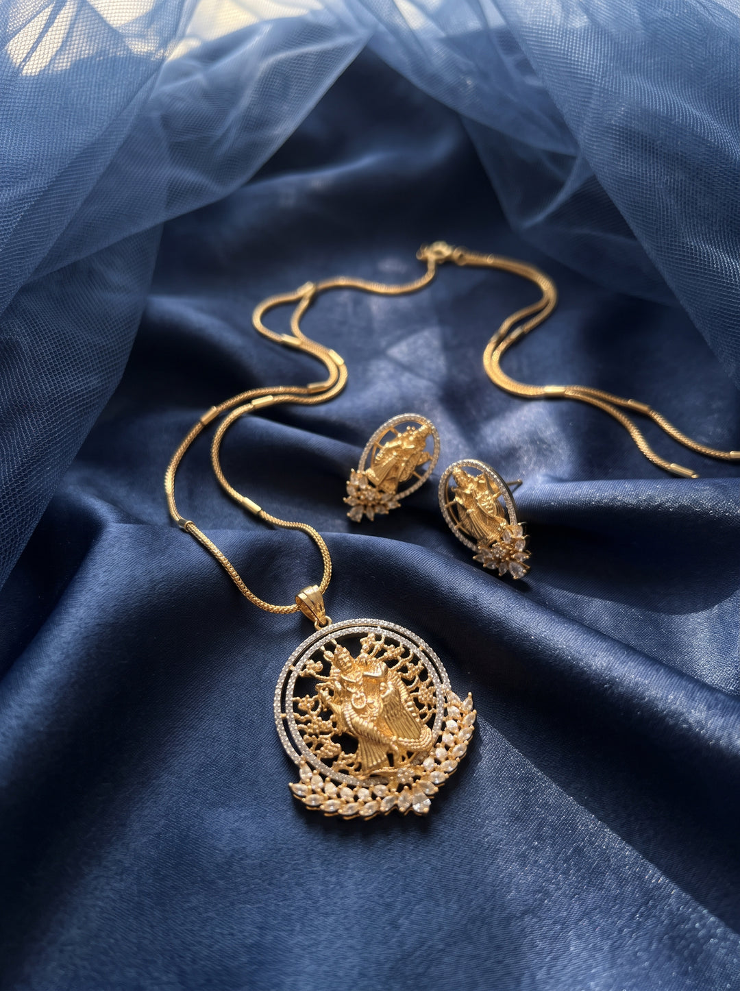 Zarika Divine Love Pendant Chain With Earring