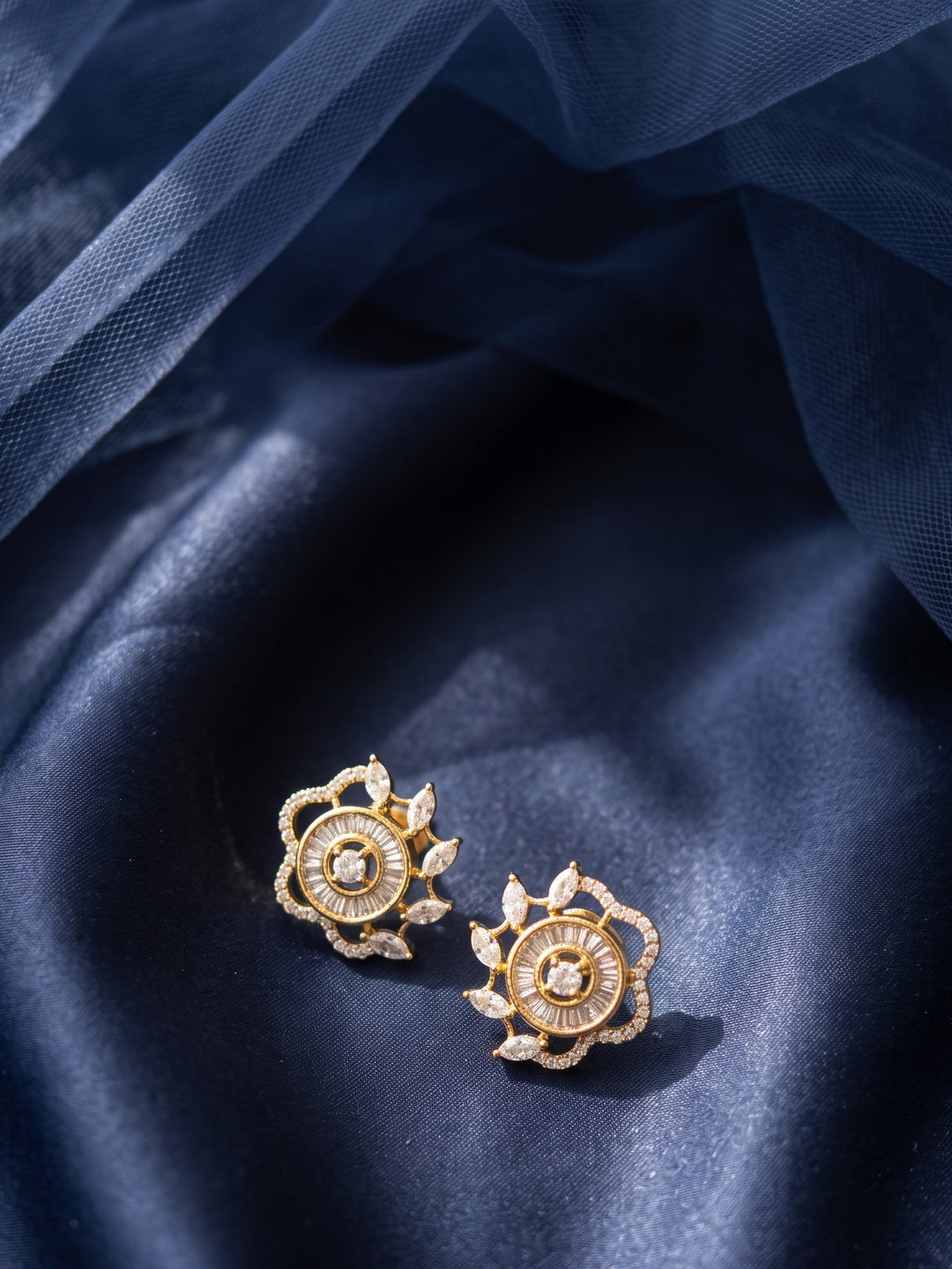 Zarika Floral Diamond Pendant Chain With Earring