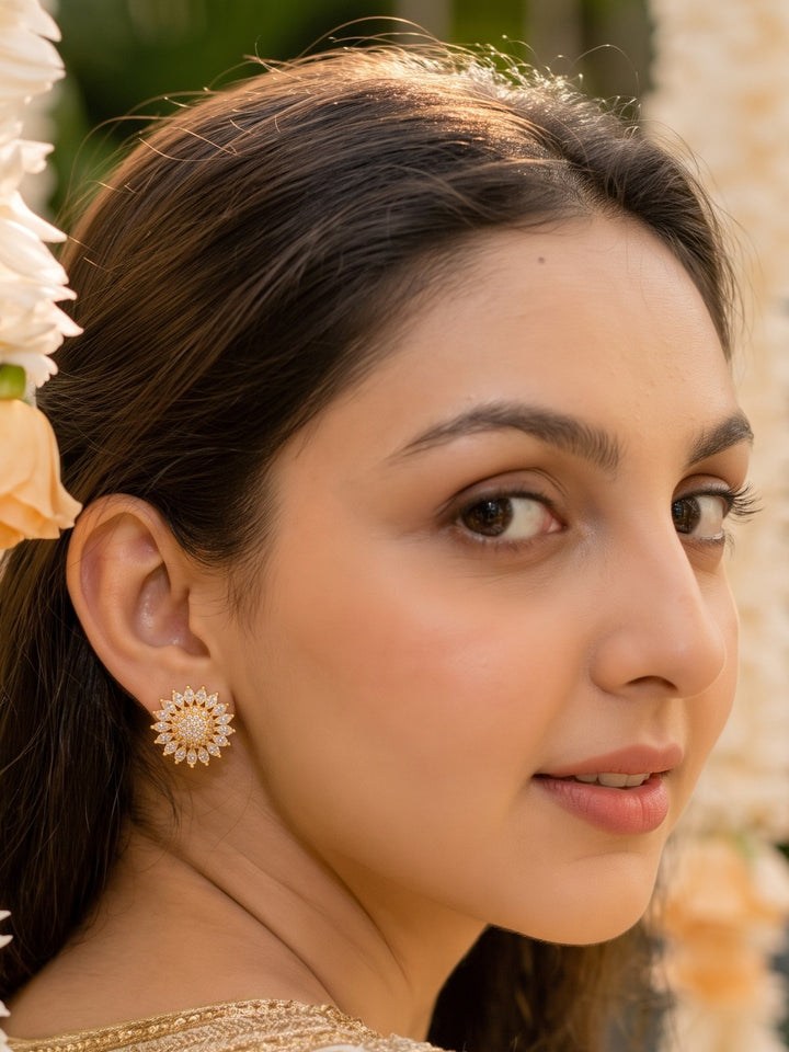 Zarika Round Diamond Cluster Statement Pendant Chain With Earring