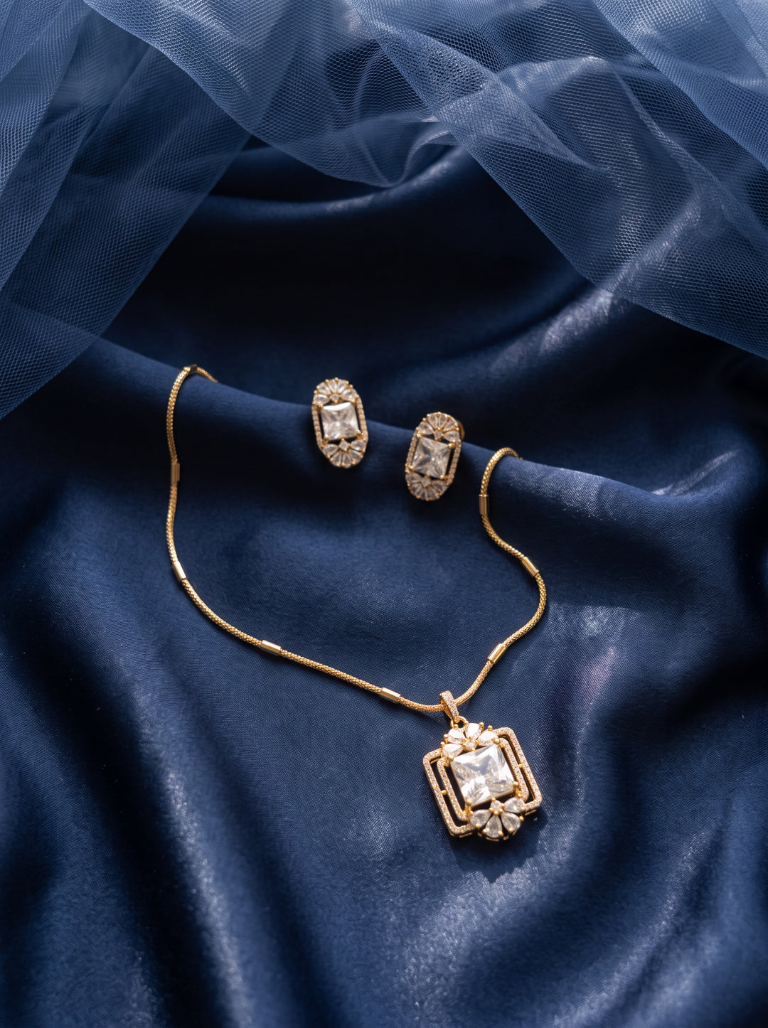 Zarika White Crystal Pendant Chain With Earring