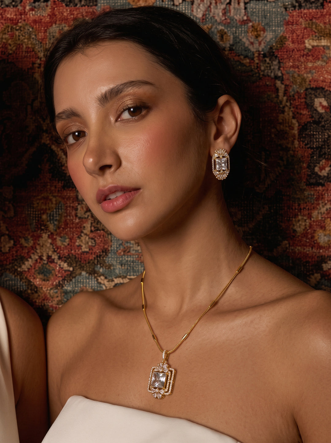 Zarika White Crystal Pendant Chain With Earring