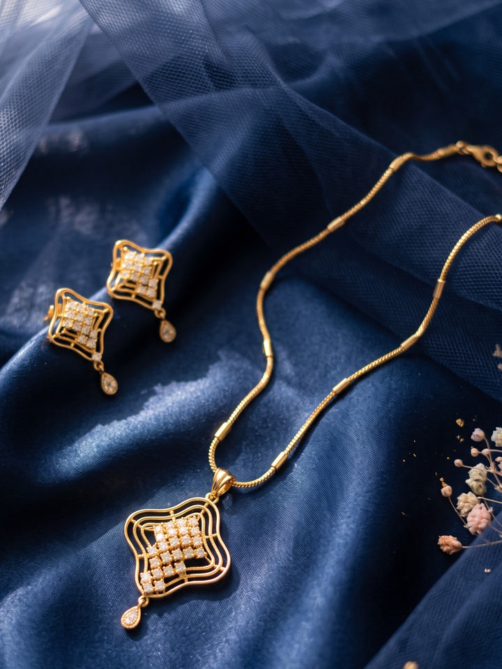 Zarika Contemporay Pendant Chain With Earring