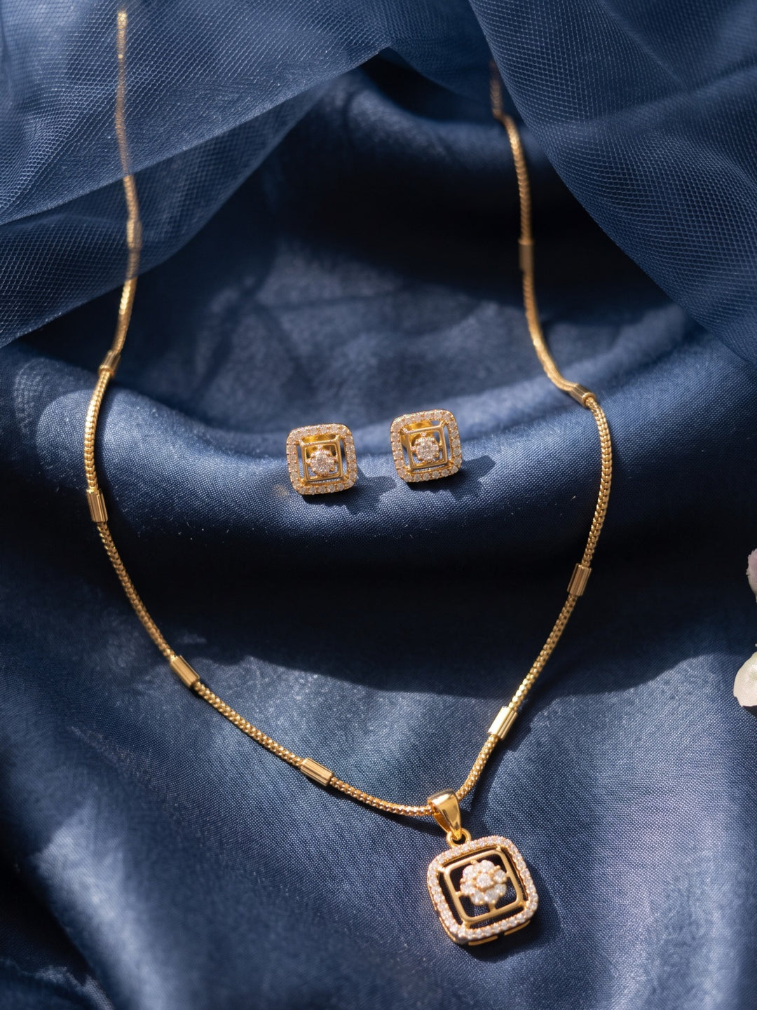 Zarika White Diamond Pendant Chain With Earring
