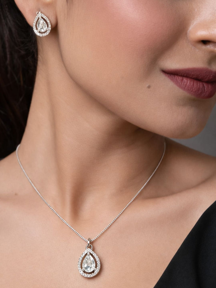 Alankrita Diamond earing & pendant stud