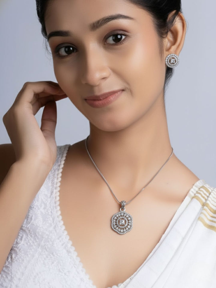 Savana Diamond Earing & Pendant Set