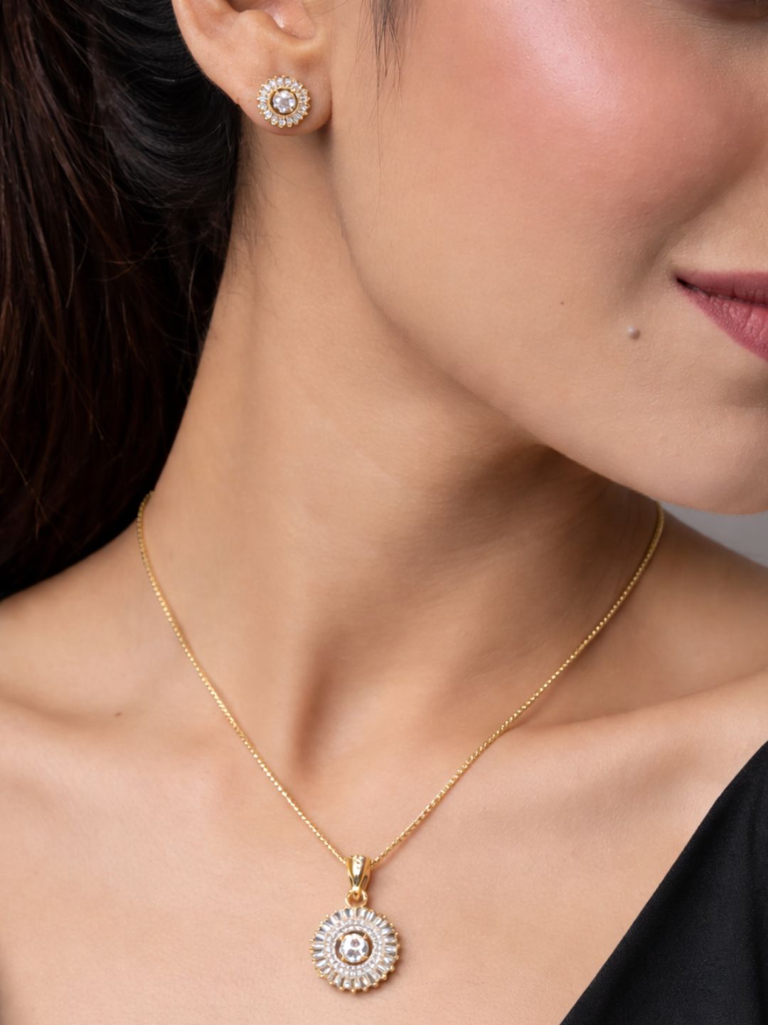 Alankrita Diamond earing & pendant stud