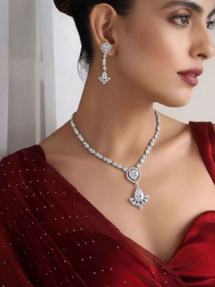 Antaara Diamond Necklace with Earings set