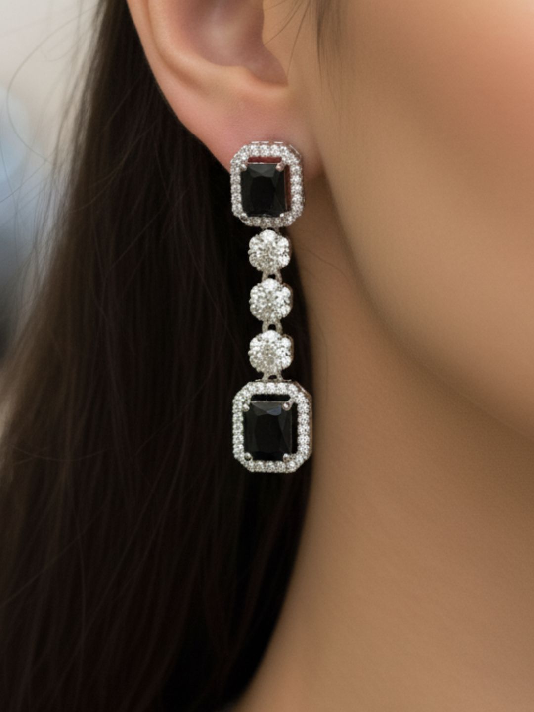 Antaara Diamond Necklace with Earings