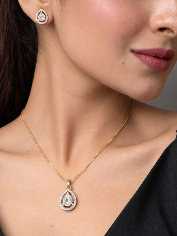 Alankrita Diamond earing & pendant stud