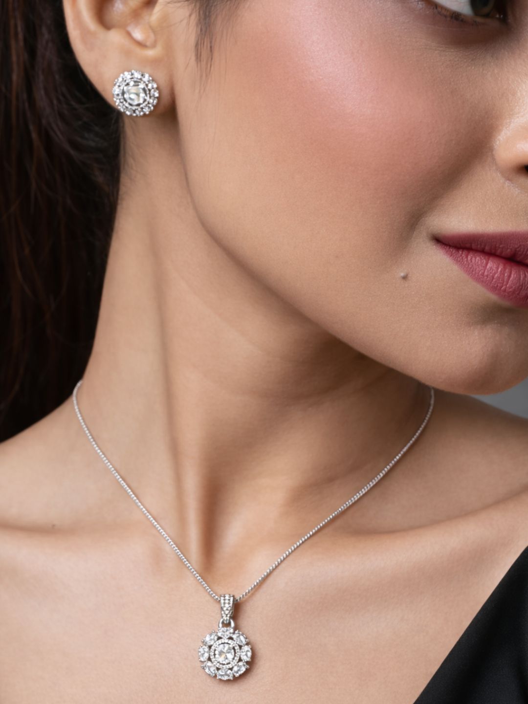 Alankrita Diamond earing & pendant stud