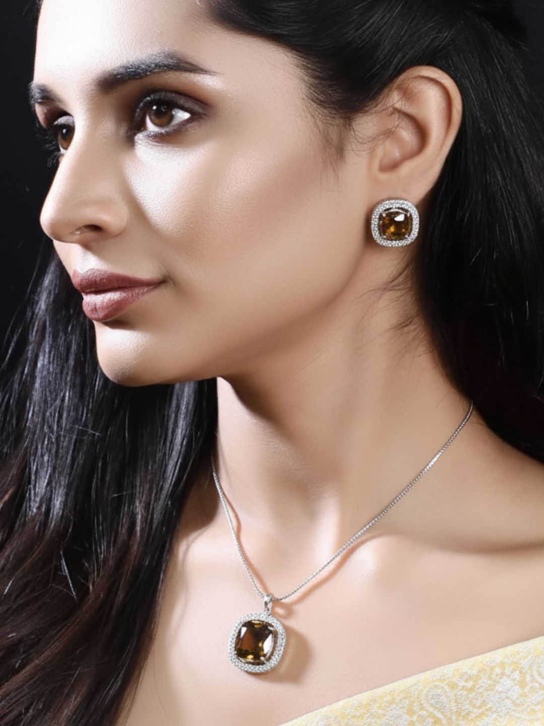 Savana Diamond Earing & Pendant Set