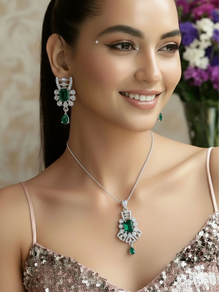 Savana Diamond Earing & Pendant Set