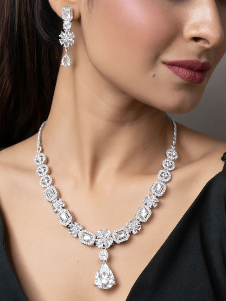 Nayra diamond necklace with earings set