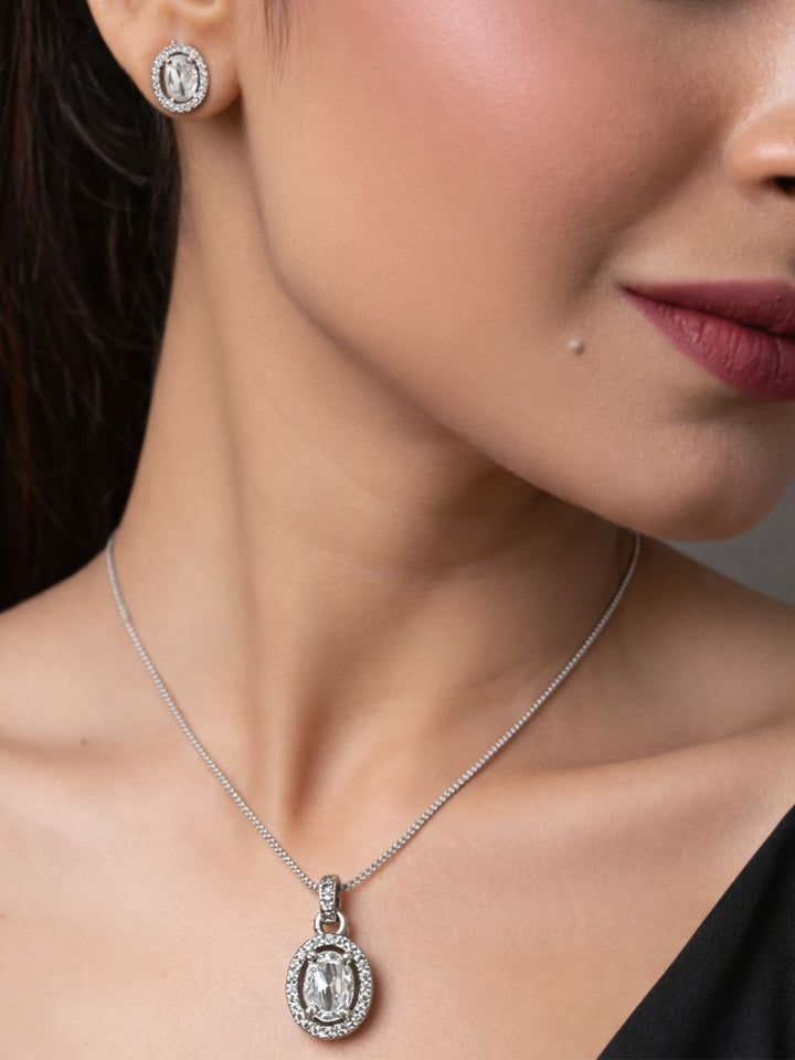 Alankrita Diamond earing & pendant stud