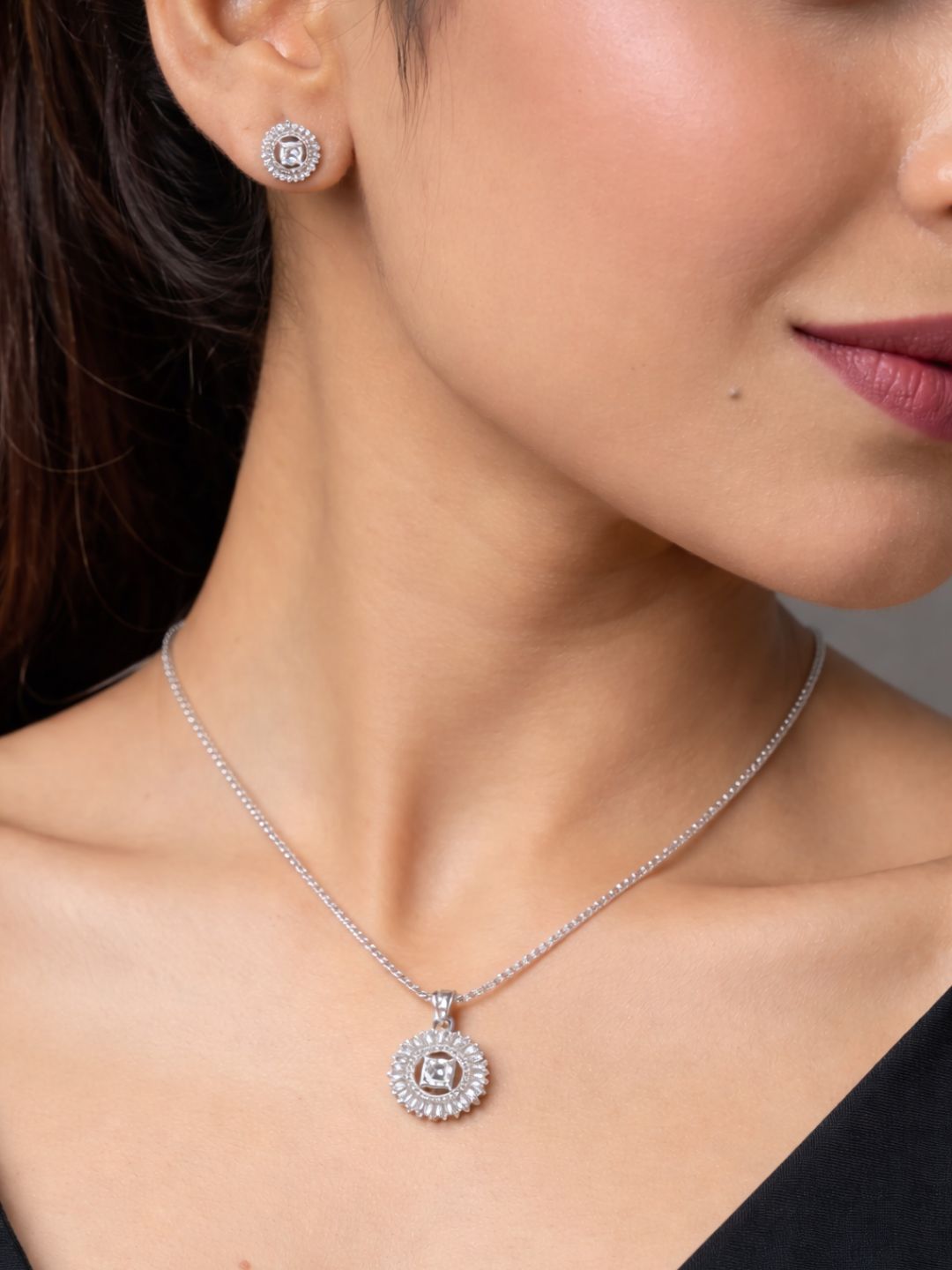 Alankrita Diamond earing & pendant stud