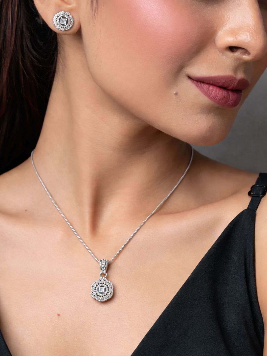 Alankrita Diamond earing & pendant stud