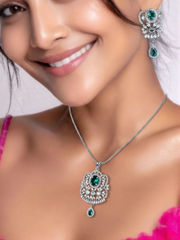 Savana Diamond Earing & Pendant Set