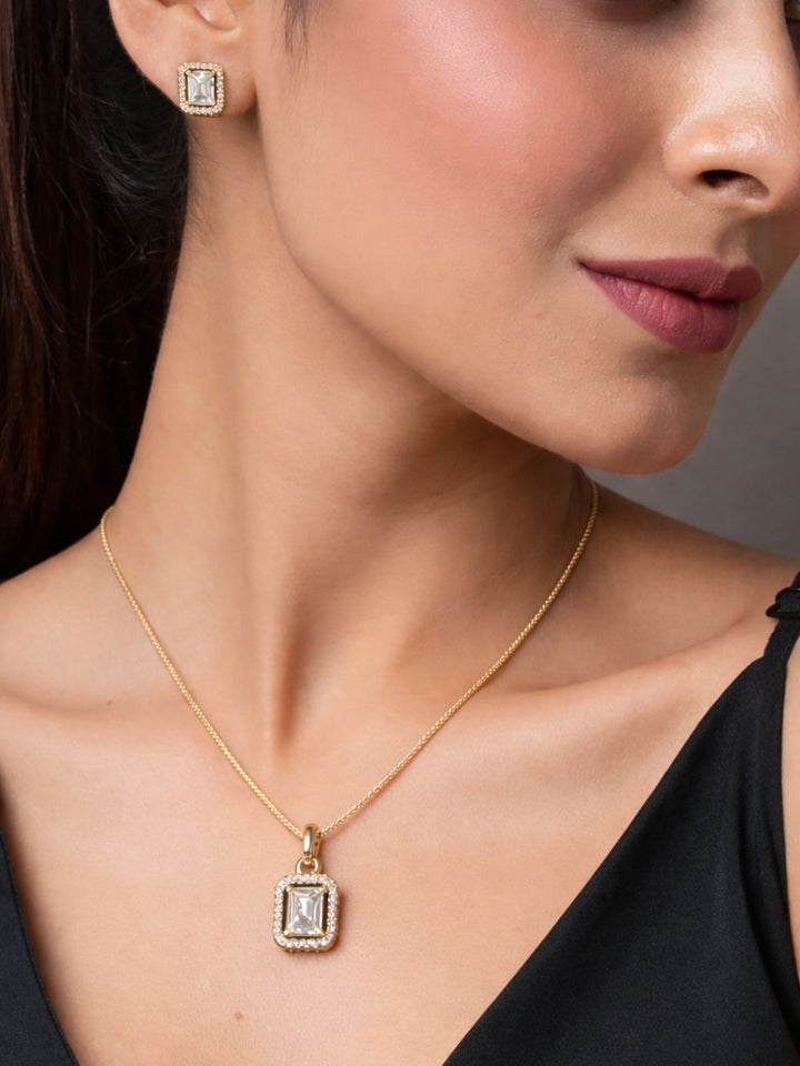 Alankrita Diamond earing & pendant stud