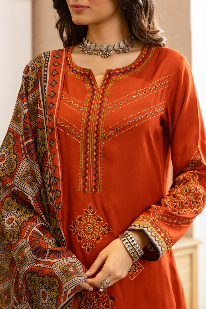 Karen cadmium embroidery cotton suit set