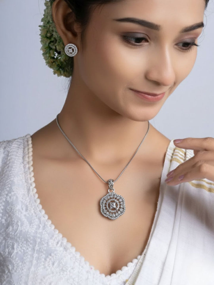 Savana Diamond Earing & Pendant Set