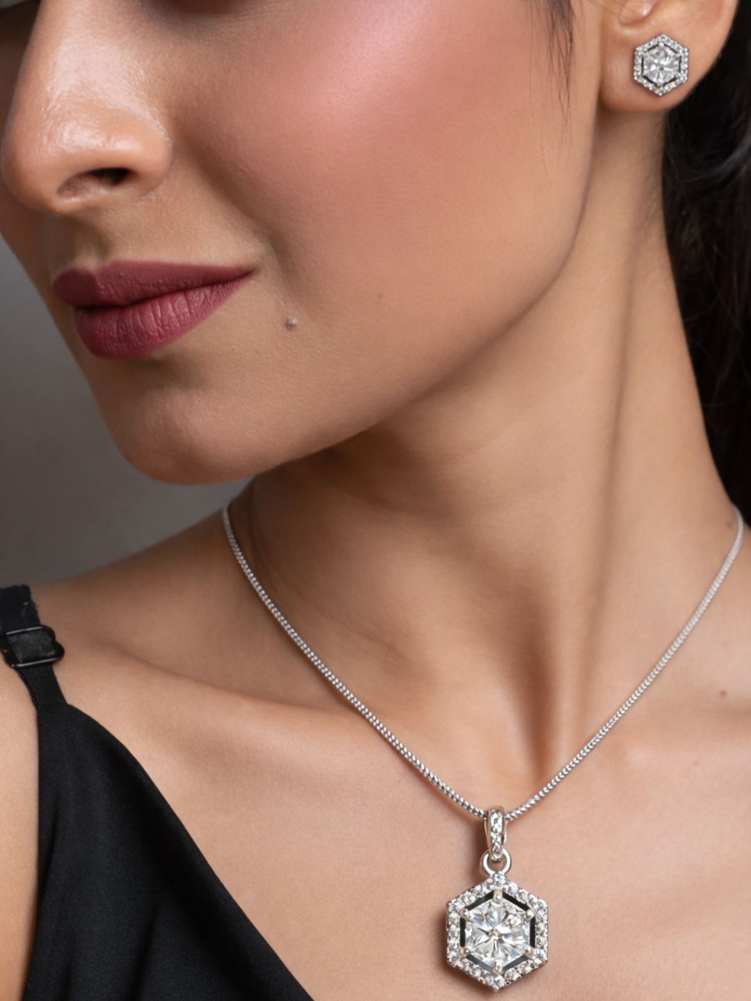 Alankrita Diamond earing & pendant stud