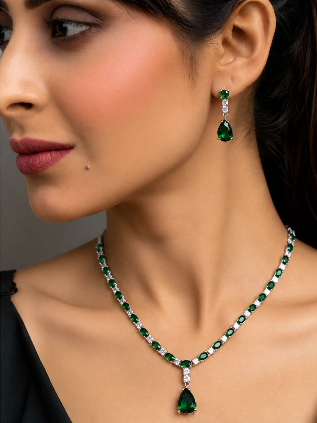 Nayra diamond necklace with earings set