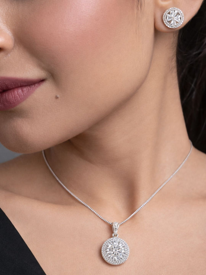 Alankrita Diamond earing & pendant stud