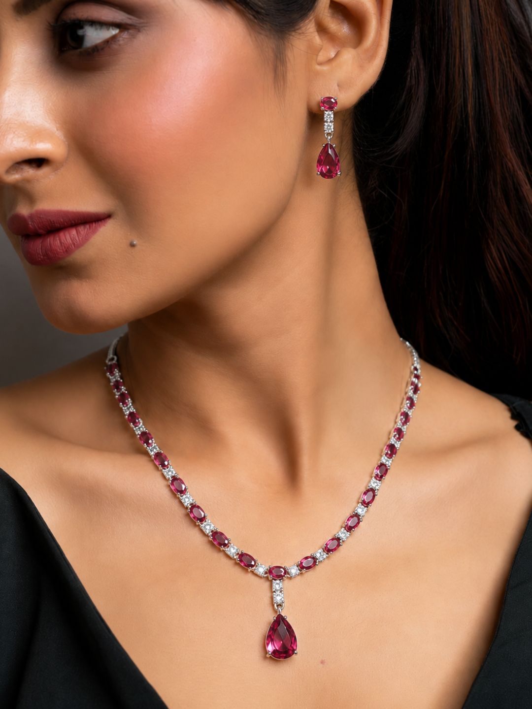Nayra diamond necklace with earings set
