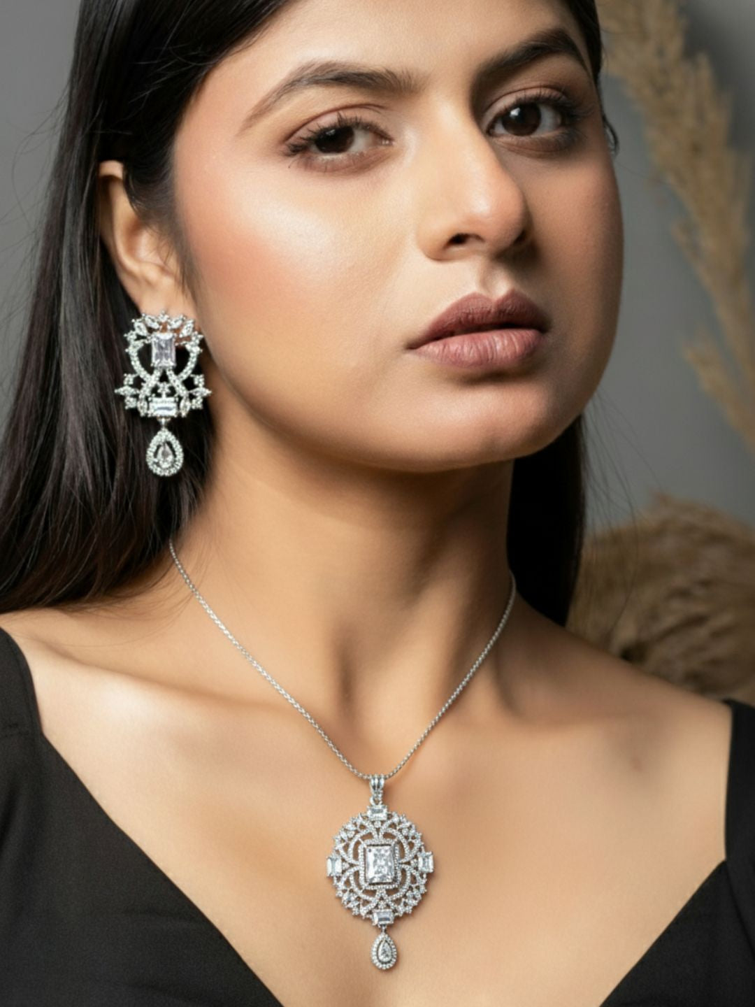Savana Diamond Earing & Pendant Set