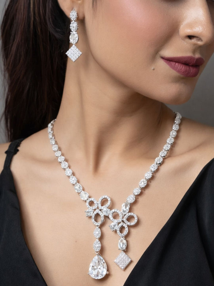 Nayra diamond necklace with earings set