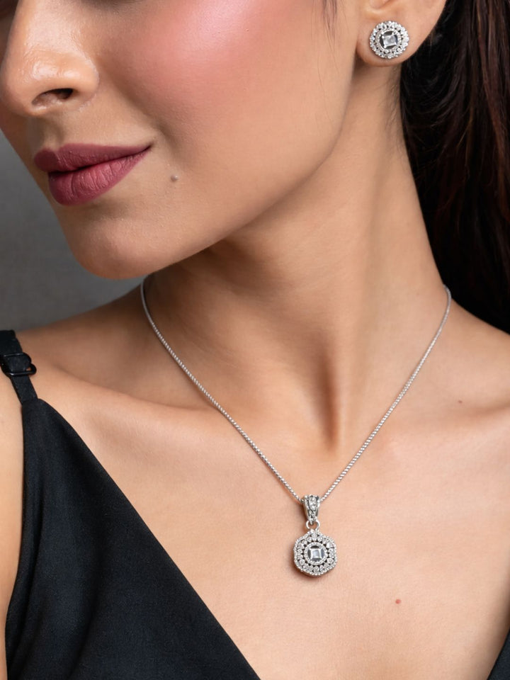 Alankrita Diamond earing & pendant stud