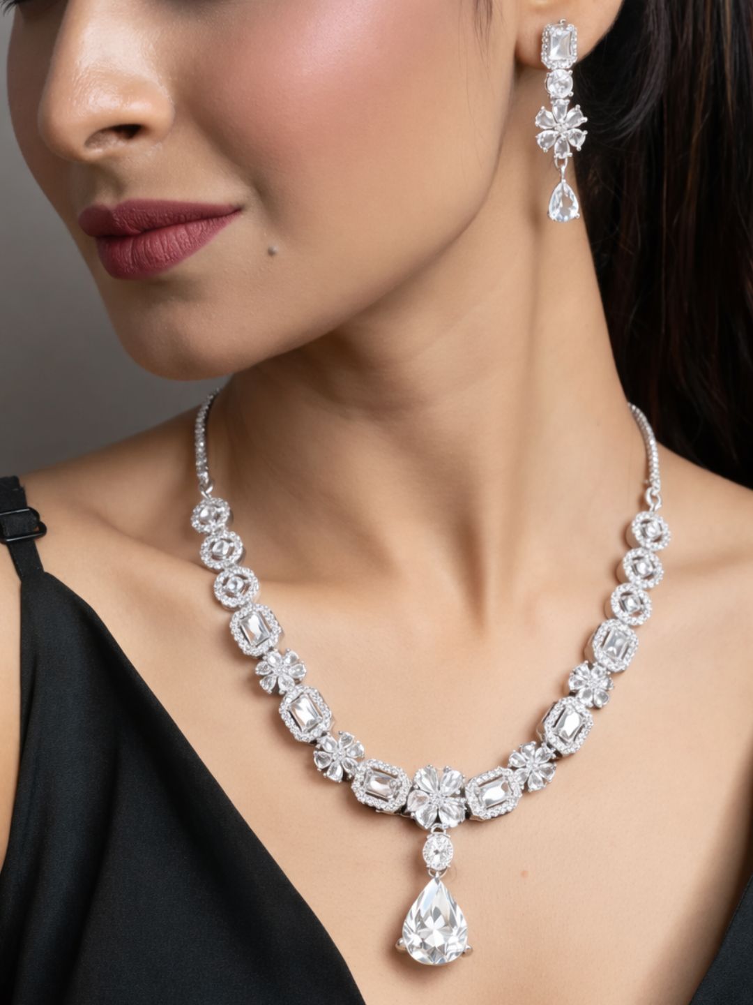 Nayra diamond necklace with earings set
