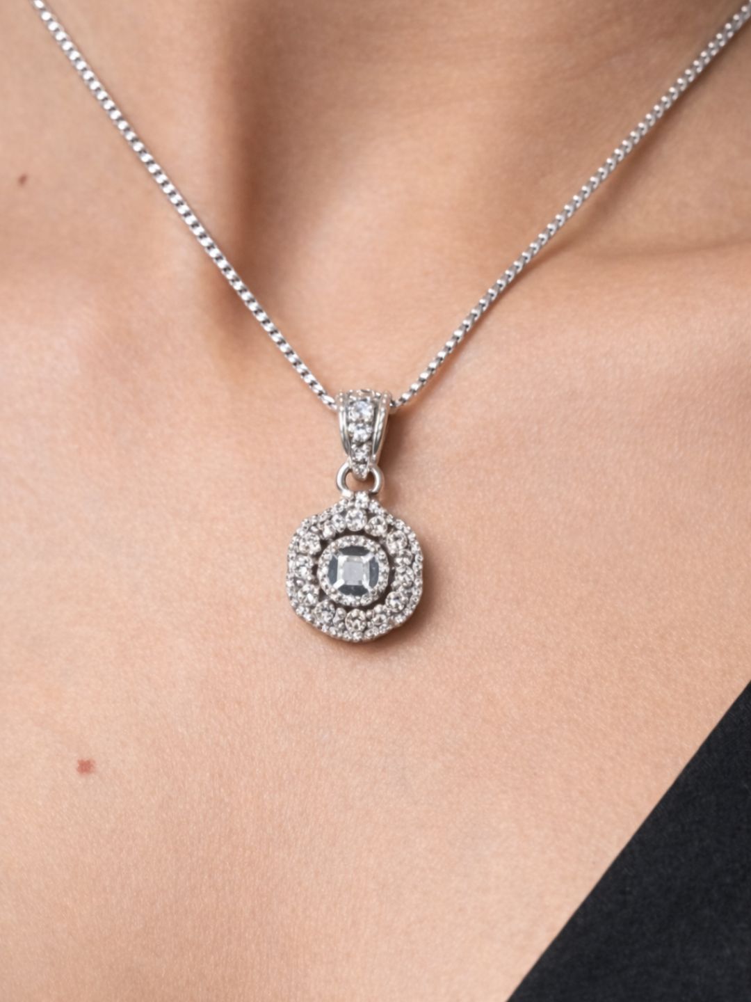 Alankrita Diamond earing & pendant stud