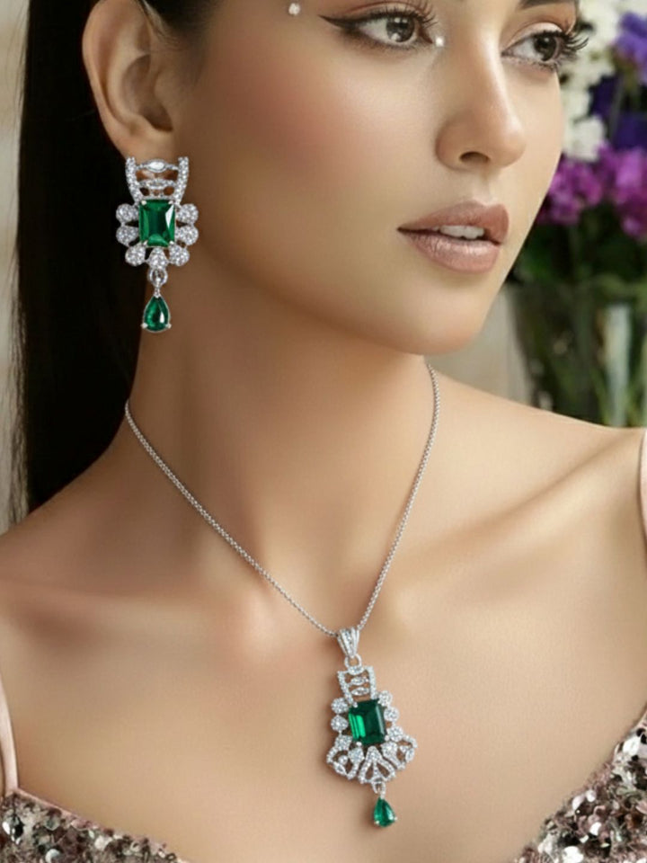 Savana Diamond Earing & Pendant Set