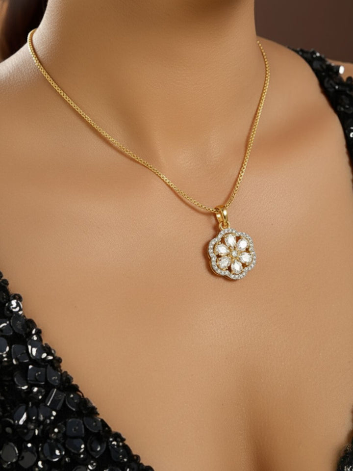 Antaara diaomond earing & pendant stud