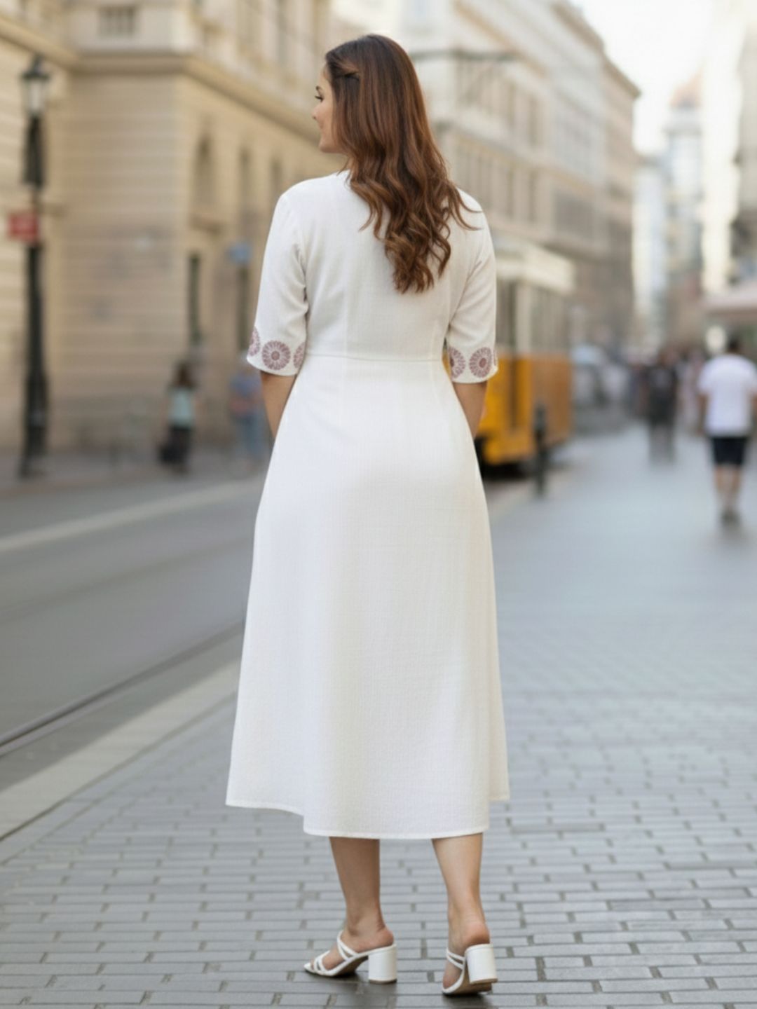 Viva daisy Embroidered Dress