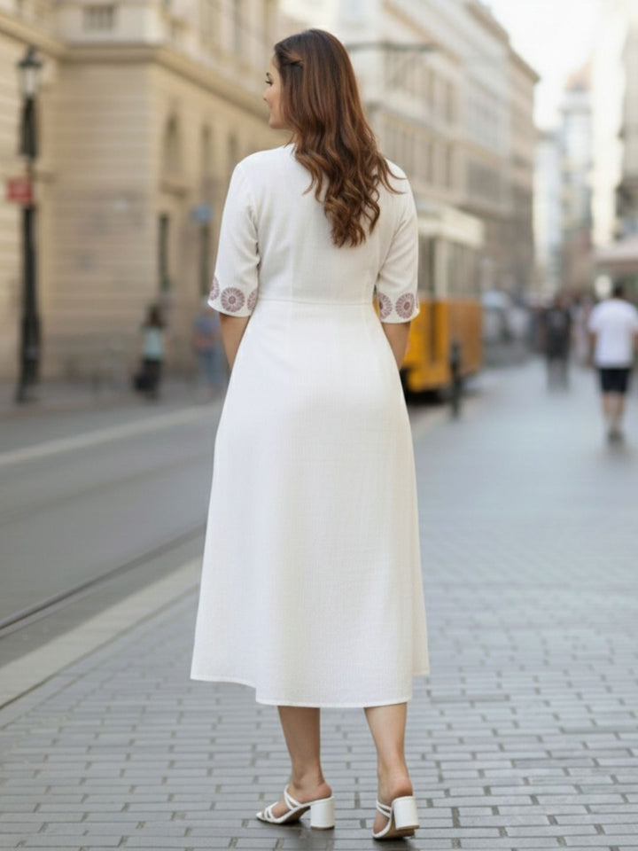 Viva daisy Embroidered Dress