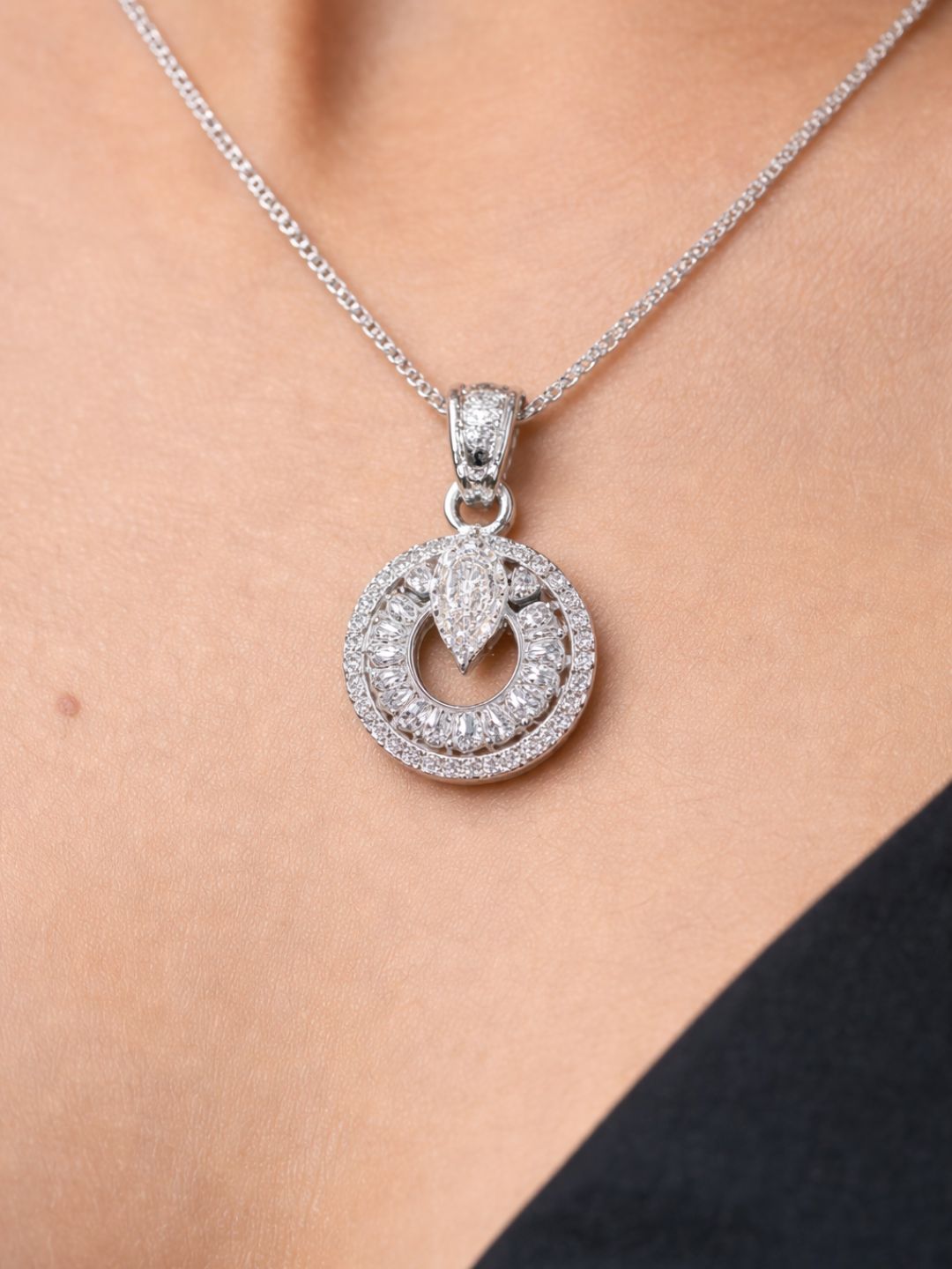 Alankrita Diamond earing & pendant stud